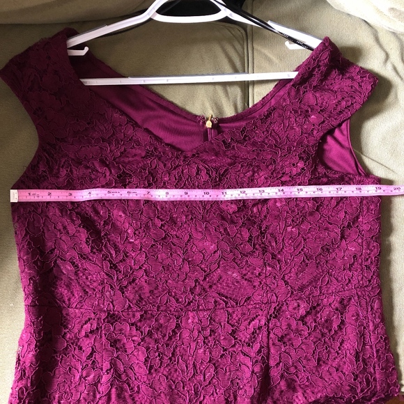 Gorgeous purple DKNY lace sheath dress, size 12 - Picture 4 of 7